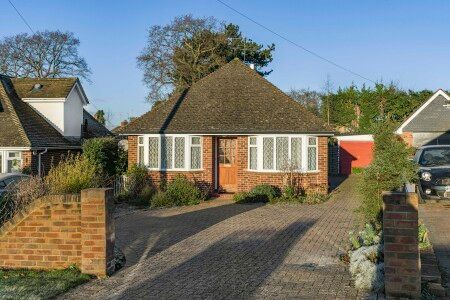 3 bed bungalow for sale in West Ridge, Bourne End SL8, £625,000