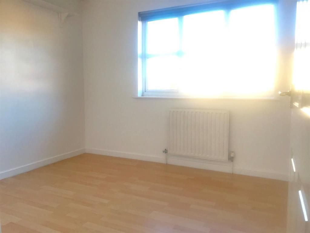 2 bed end terrace house to rent in Narrow Boat Close, Thamesmead SE28, £1,600 pcm