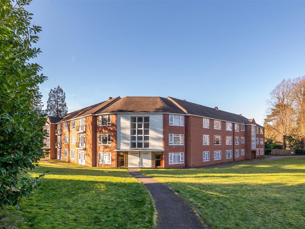 2 bed flat for sale in Wray Common Road, Reigate RH2, £350,000
