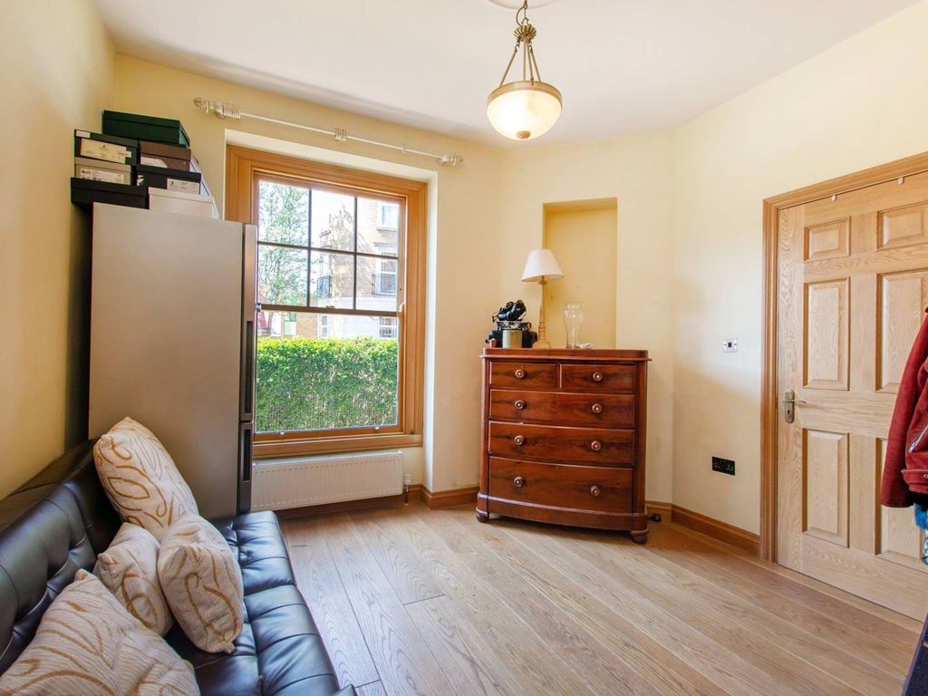 3 bed flat for sale in Cambridge Mansions, Cambridge Road, Battersea Park, London SW11, £950,000