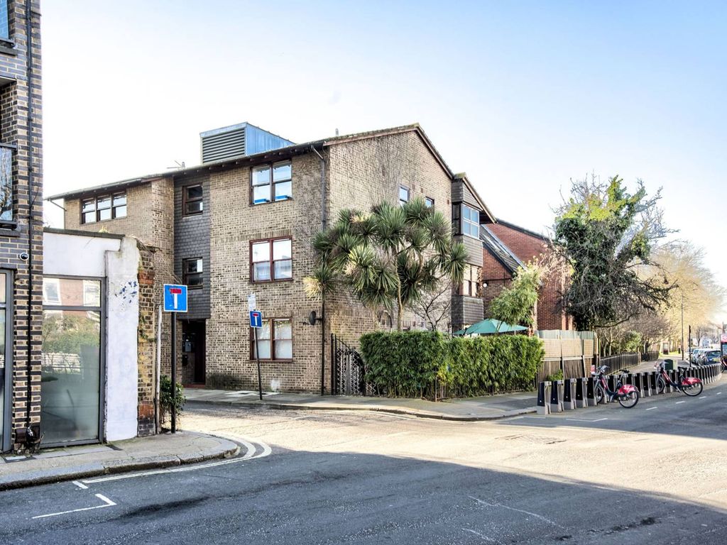 1 bed flat for sale in Spencer Mews, Barons Court, London W6, £250,000