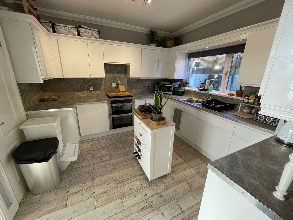 3 bed detached house for sale in Cwm Cottage Road, Abertillery NP13, £275,000