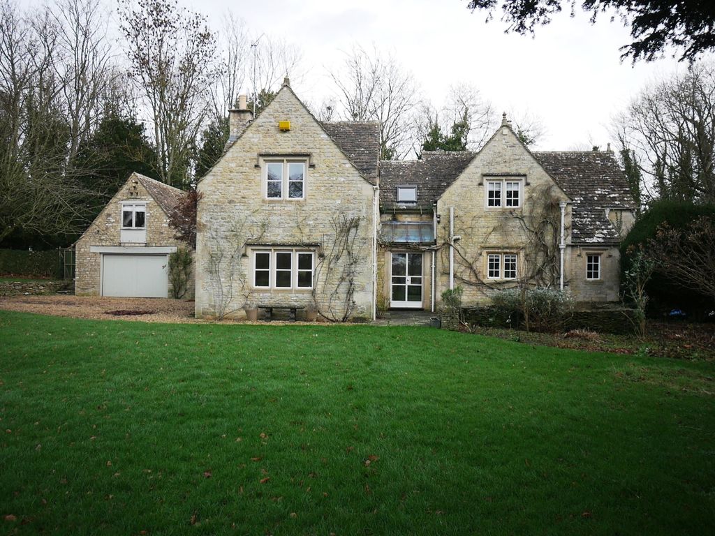 3 bed detached house to rent in Hatherop, Cirencester GL7, £2,995 pcm