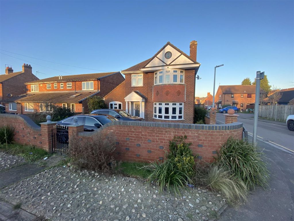 4 bed detached house for sale in Steppingley Road, Flitwick, Bedford MK45, £500,000