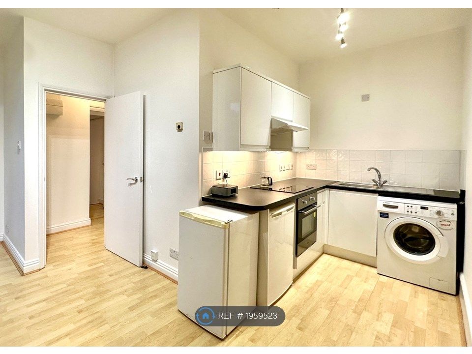 1 bed flat to rent in Trafalgar Road, London SE10, £1,595 pcm