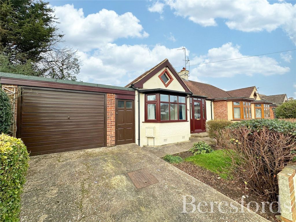 2 bed bungalow for sale in Curtis Road, Hornchurch RM11, £550,000