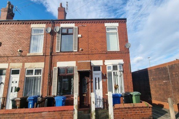 2 bed terraced house to rent in Gordon Avenue, Stockport SK7, £950 pcm