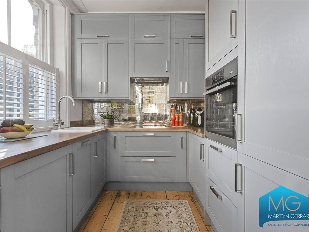2 bed flat for sale in Ashley Road, London N19, £595,000