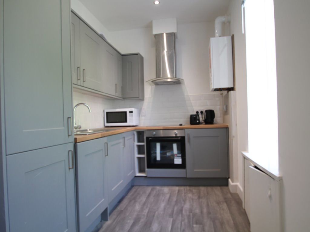2 bed flat to rent in Garland Place, Dundee DD3, £980 pcm