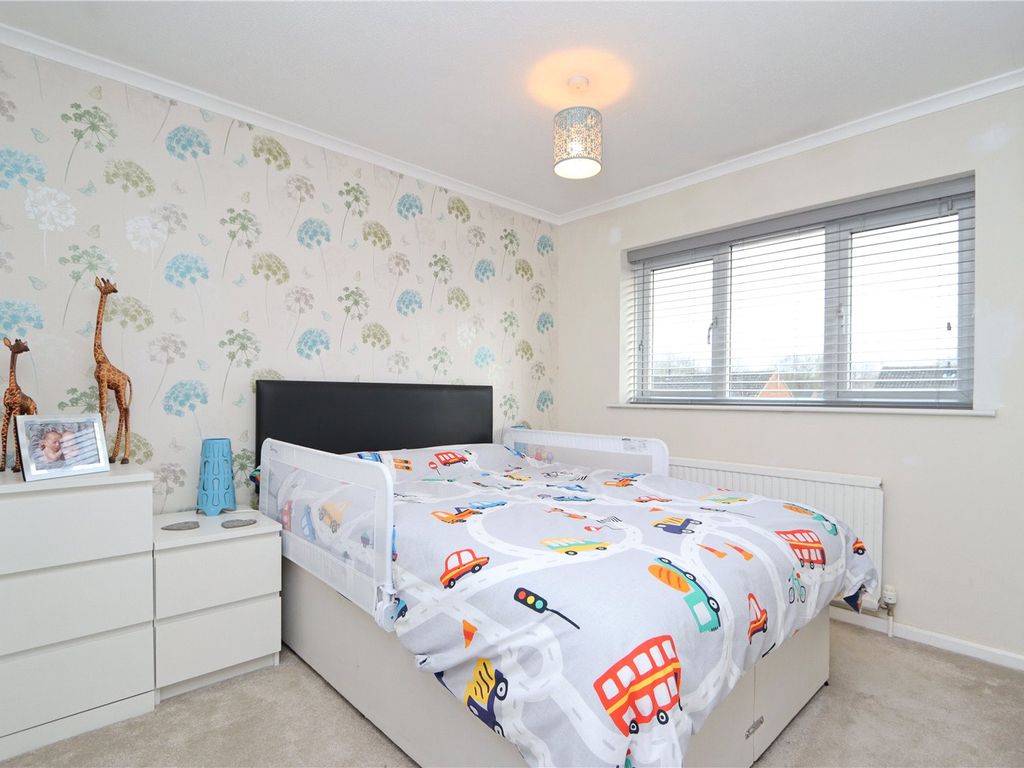 3 bed detached house for sale in Bishopstone, Bradville, Milton Keynes, Buckinghamshire MK13, £400,000