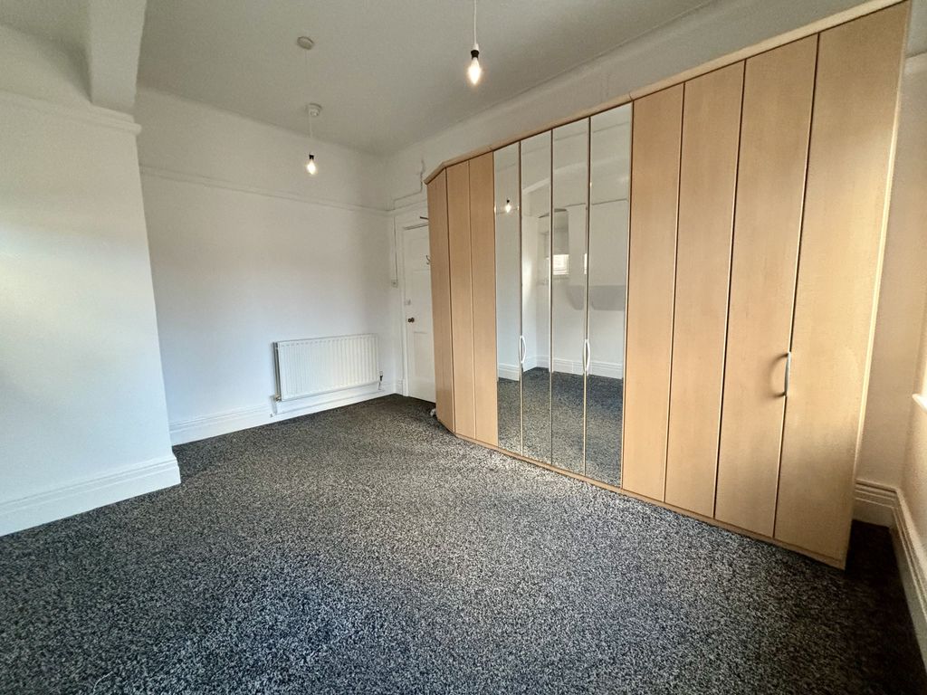 Room to rent in Alexandra Road, Newport NP20, £525 pcm