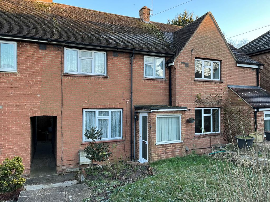 3 bed terraced house to rent in Hall Mead, Letchworth Garden City SG6, £1,400 pcm