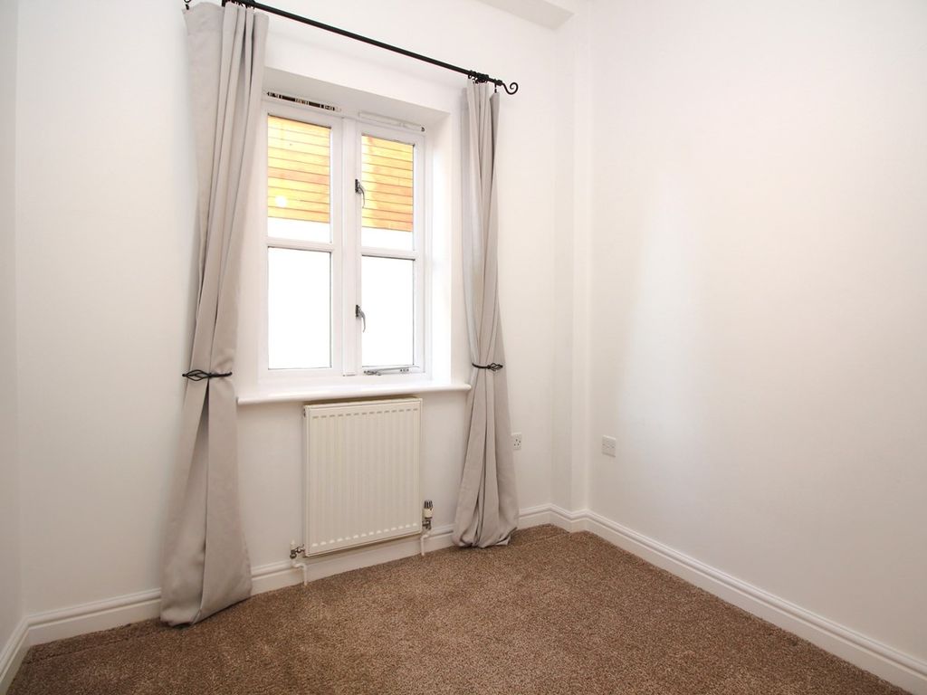 2 bed flat to rent in Bancroft, Hitchin SG5, £1,300 pcm