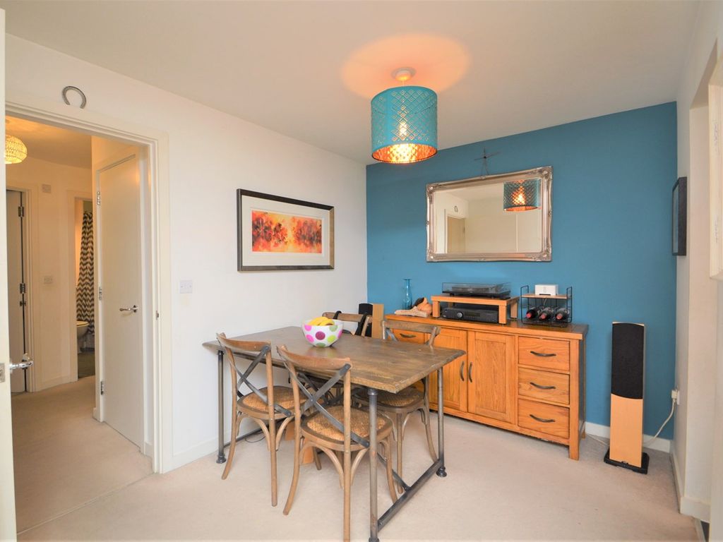 2 bed flat to rent in Stretton Court, Wey Road, Weybridge KT13, £1,650 pcm
