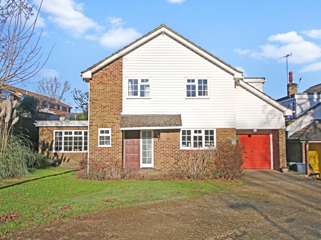 4 bed detached house for sale in Lambourn Close, East Grinstead RH19, £650,000