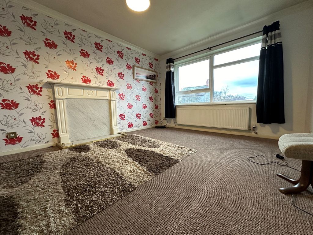 1 bed flat for sale in Tag Lane, Ingol, Preston PR2, £70,000