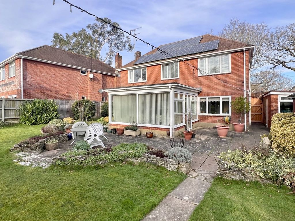 3 bed detached house for sale in Magna Road, Bournemouth BH11, £575,000