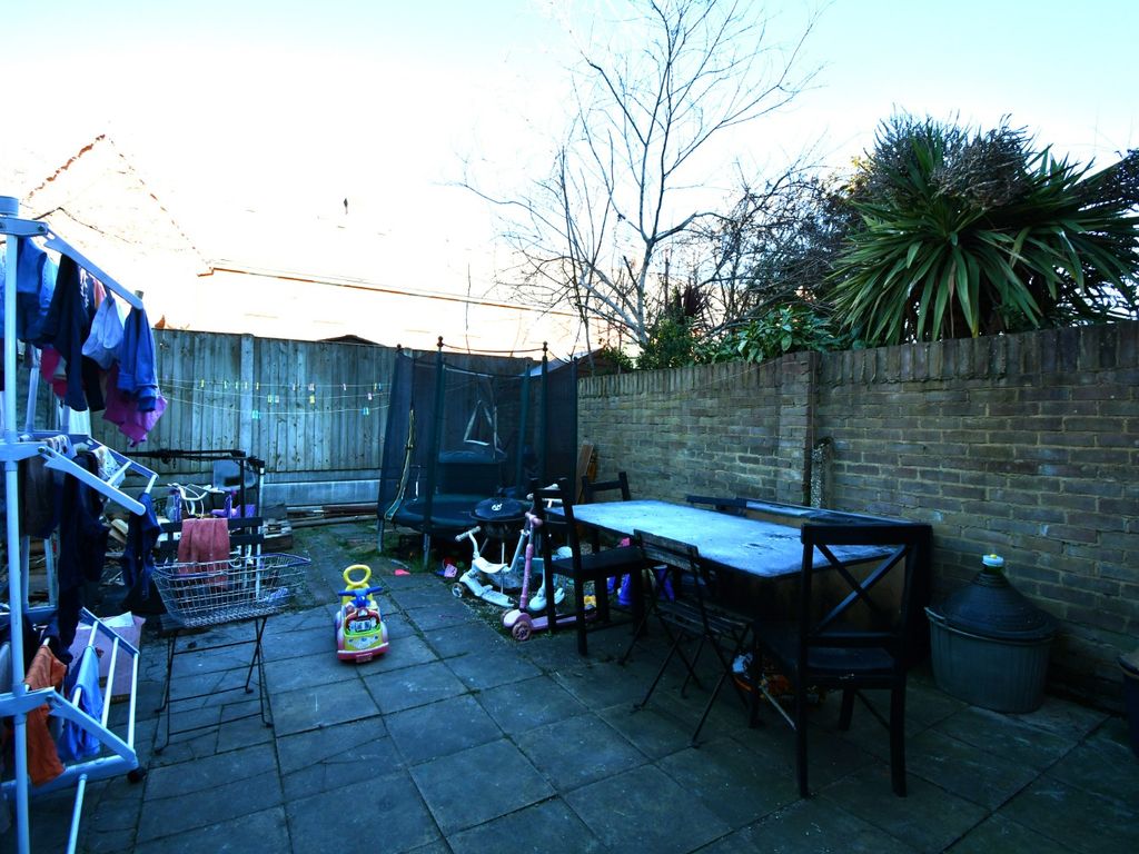3 bed terraced house for sale in London, Greater London E16, £445,000