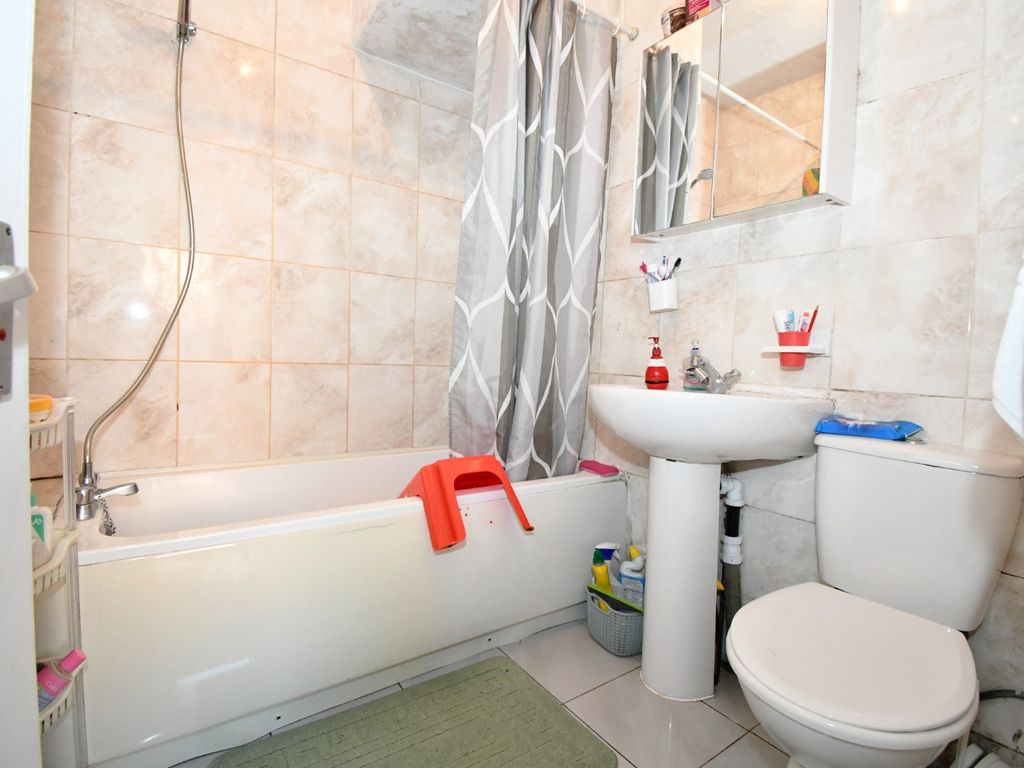 3 bed terraced house for sale in London, Greater London E16, £445,000