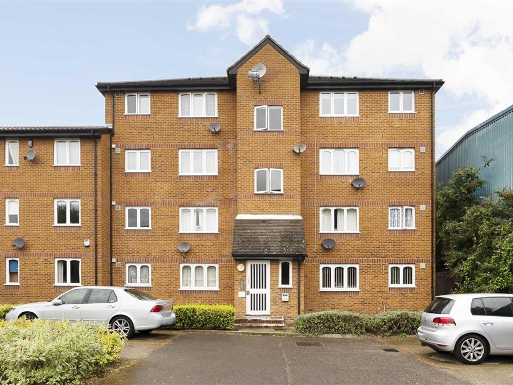 Studio to rent in Sybil Phoenix Close, London SE8, £1,250 pcm