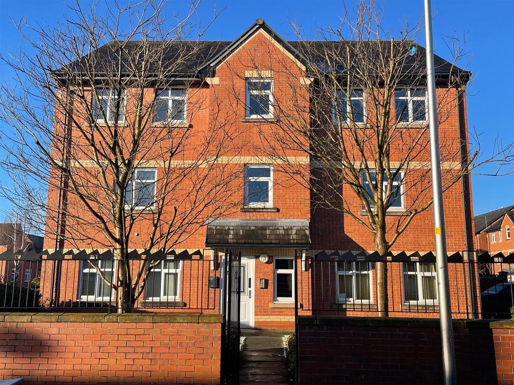 2 bed flat for sale in Pendle Court, Leigh WN7, £99,950