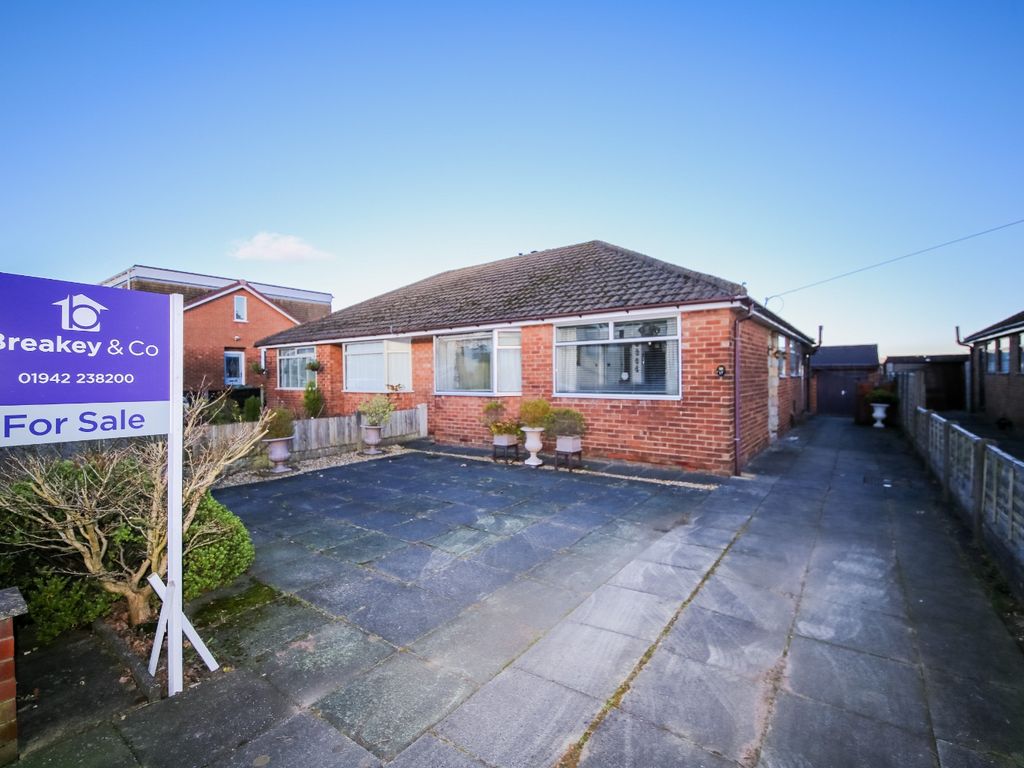 3 bed semi-detached bungalow for sale in Oak Avenue, Standish, Wigan, Lancashire WN6, £175,000
