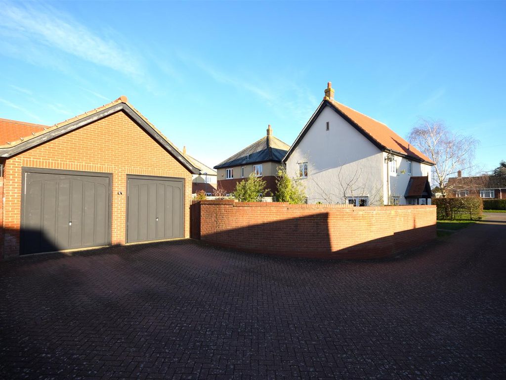 4 bed detached house for sale in Bawburgh Road, Easton, Norwich NR9, £400,000