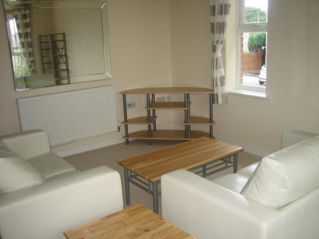 2 bed flat to rent in Dorchester Road, Weymouth DT3, £995 pcm