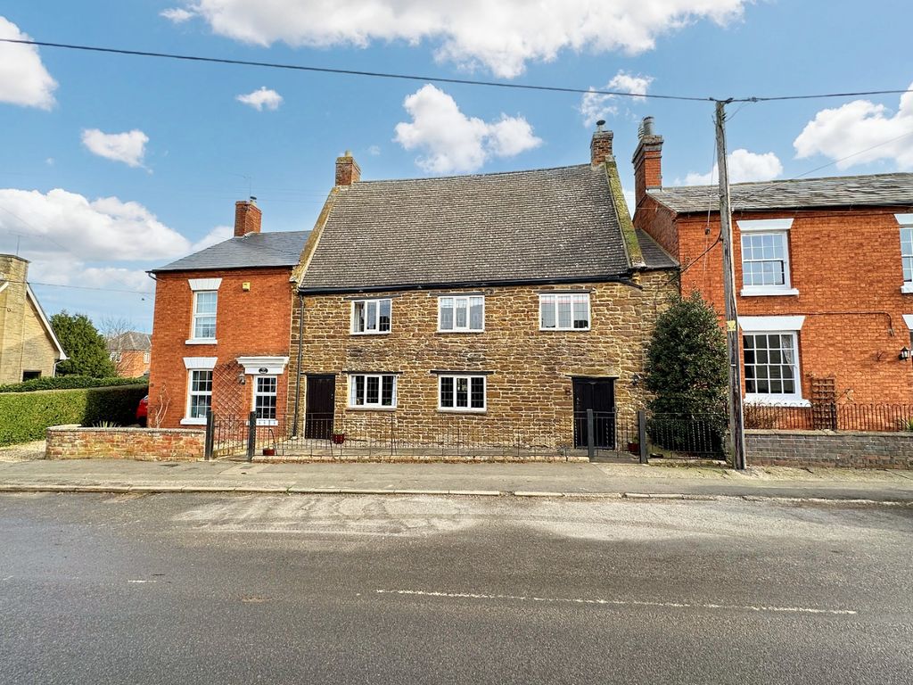 4 bed cottage for sale in High Street, Crick NN6, £425,000