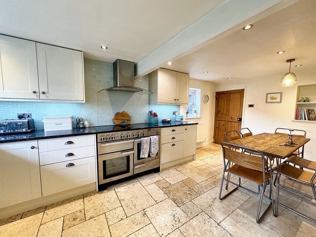 4 bed cottage for sale in High Street, Crick NN6, £425,000