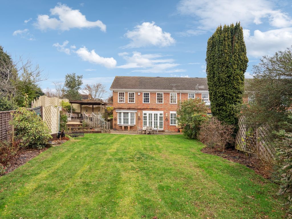 5 bed property for sale in Stockwells, Taplow, Maidenhead SL6, £795,000