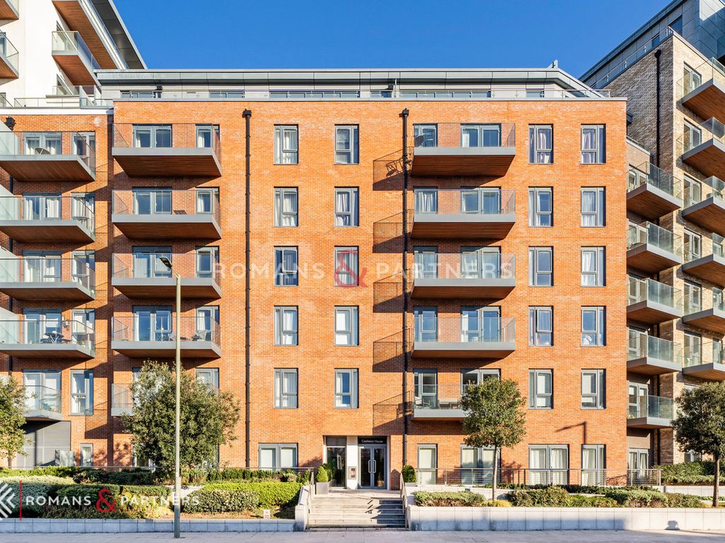 2 bed flat to rent in Castleton House, Beaufort Park NW9, £2,300 pcm