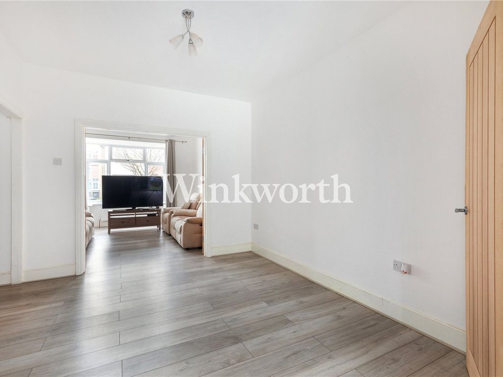 3 bed terraced house for sale in New Road, London N22, £660,000