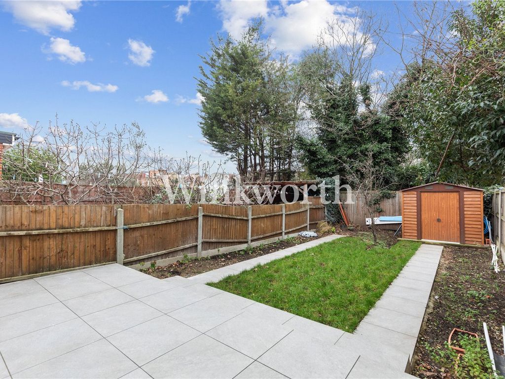 3 bed terraced house for sale in New Road, London N22, £660,000