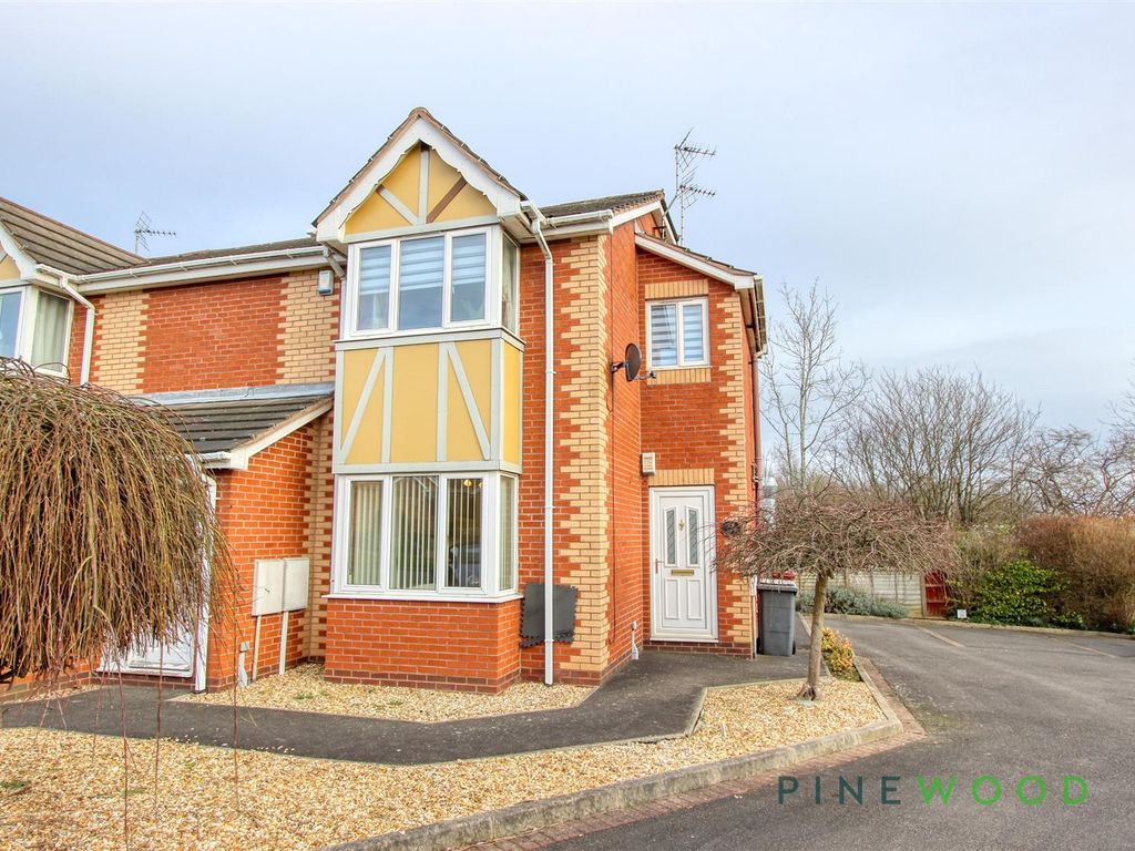 2 bed flat for sale in Chapel Close, Clowne, Chesterfield S43, £105,000