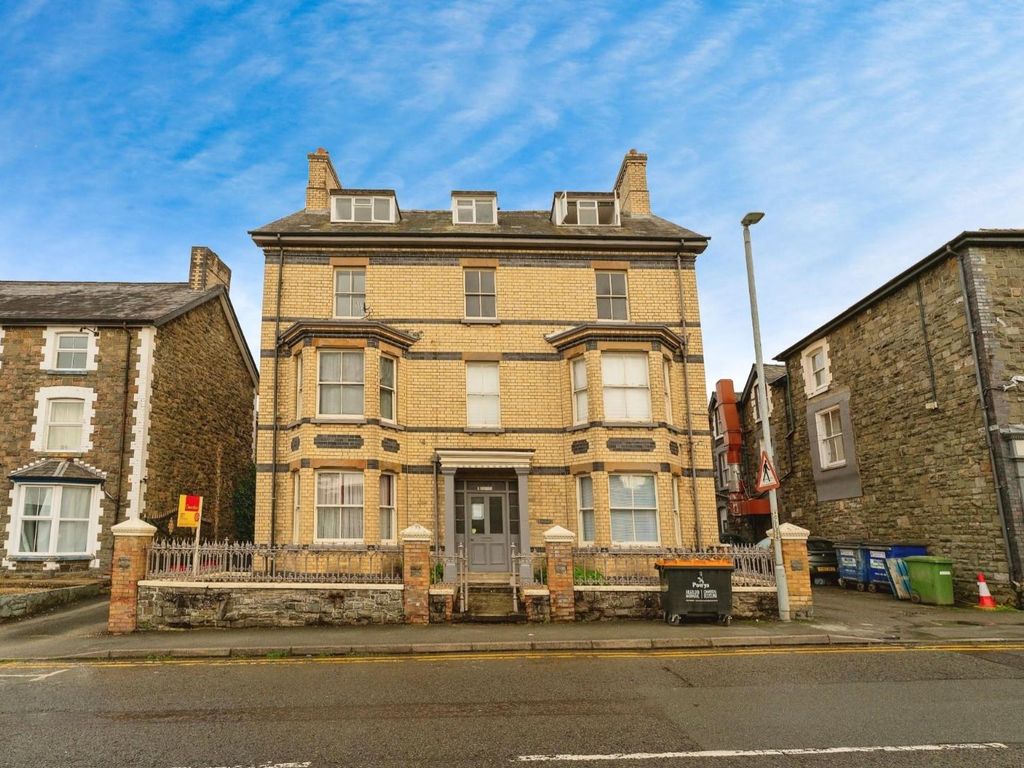 1 bed flat for sale in Temple Street, Llandrindod Wells LD1, £66,000
