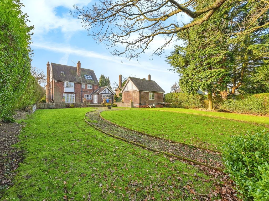 5 bed detached house for sale in Manor Road, Derby DE23, £750,000