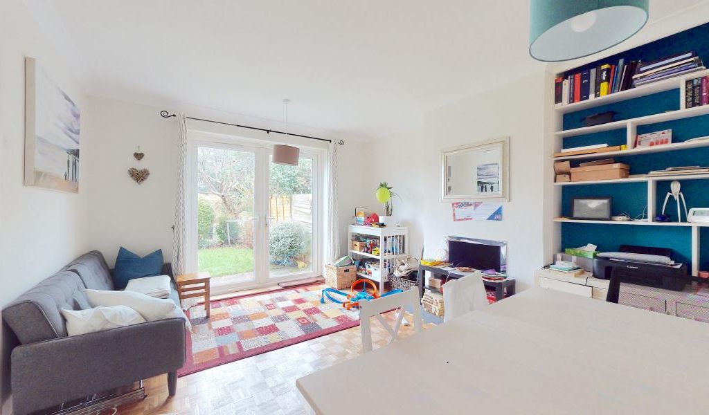 2 bed flat for sale in Burstock Road, London SW15, £700,000