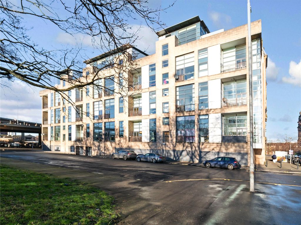 1 bed flat for sale in Carnoustie Street, Glasgow G5, £155,000
