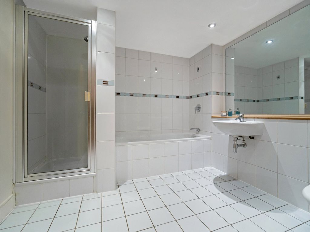 1 bed flat for sale in Carnoustie Street, Glasgow G5, £155,000
