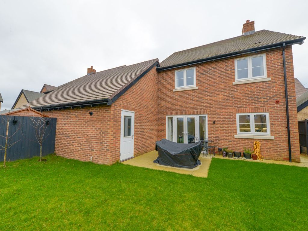 3 bed detached house for sale in Viney Corner, Arlesey SG15, £485,000