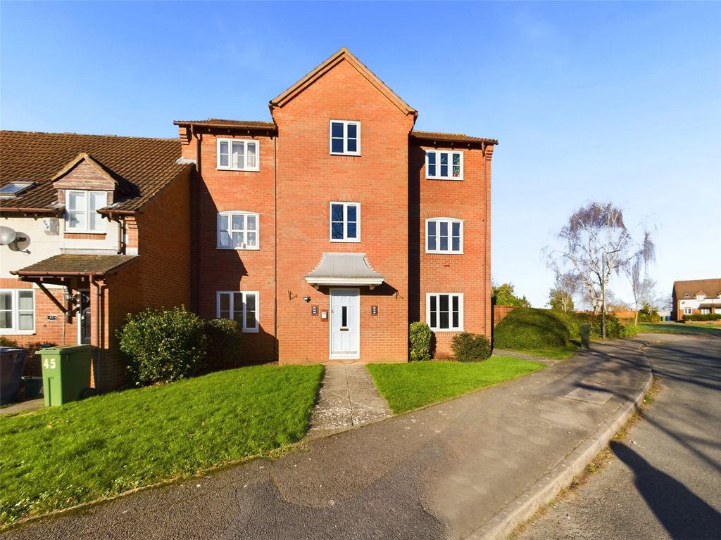 1 bed flat for sale in Coppice Gate, Cheltenham, Gloucestershire GL51, £130,000