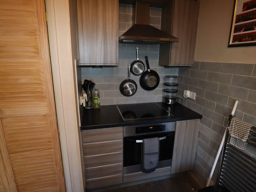 2 bed flat for sale in Anderby Close, Lincoln LN6, £105,000