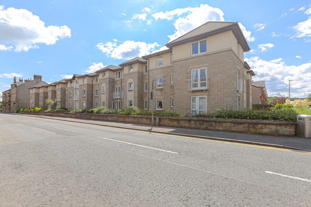 2 bed flat for sale in Eccles Court, Stirling FK7, £115,000