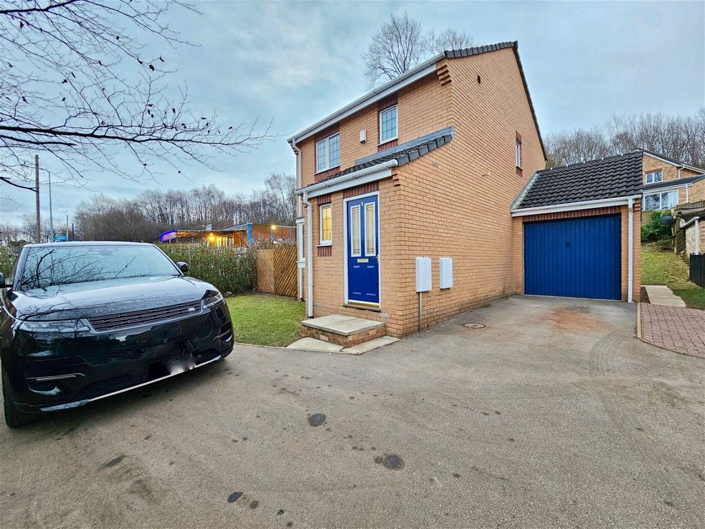 3 bed detached house for sale in Applehurst Bank, Barnsley S70, £195,000