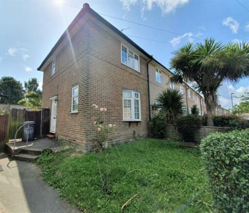 2 bed end terrace house to rent in Glenbow Road, Downham, Bromley BR1, £1,950 pcm