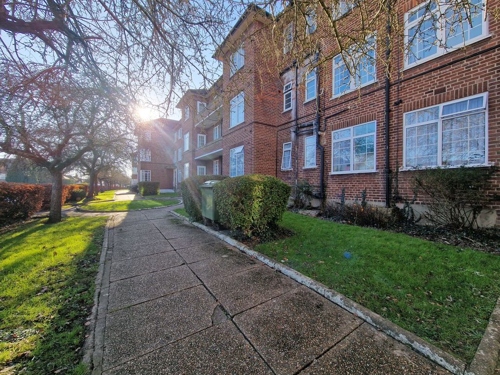 2 bed flat for sale in Carmel Court, Kings Drive, Wembley HA9, £350,000