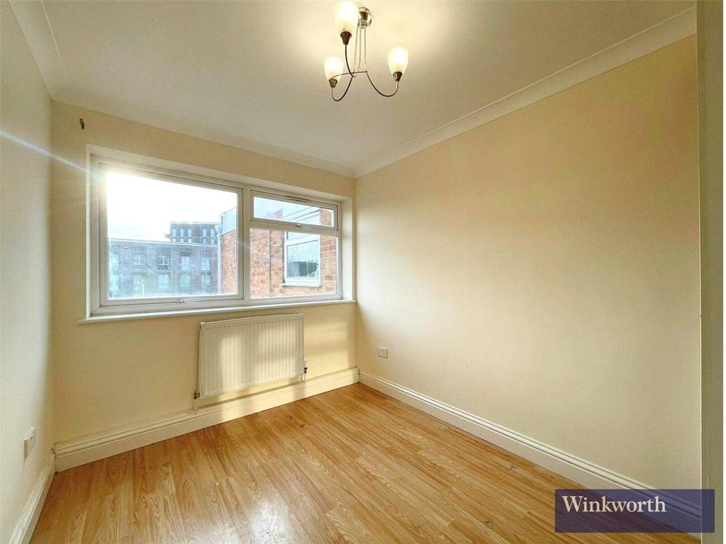 3 bed flat to rent in Gayton Road, Harrow HA1, £2,200 pcm