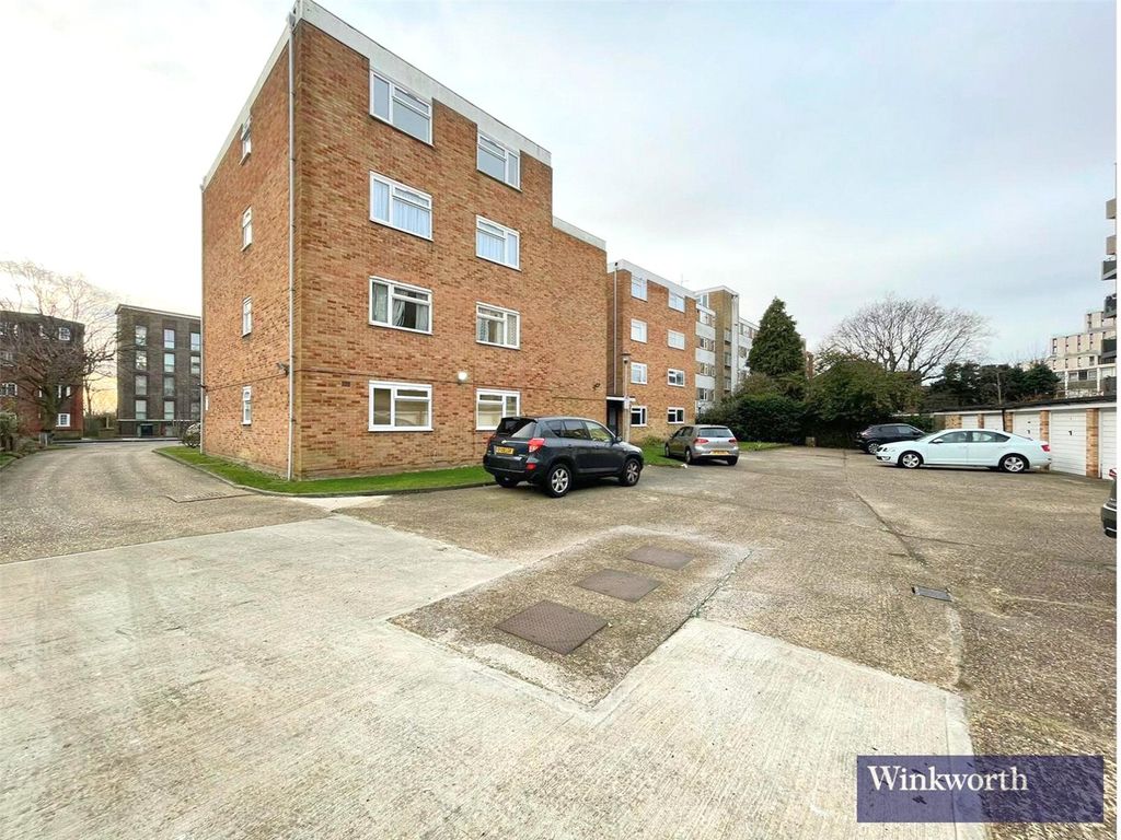 3 bed flat to rent in Gayton Road, Harrow HA1, £2,200 pcm