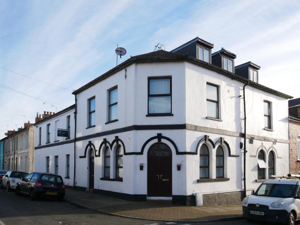 1 bed flat for sale in High Street, Penarth CF64, £149,950